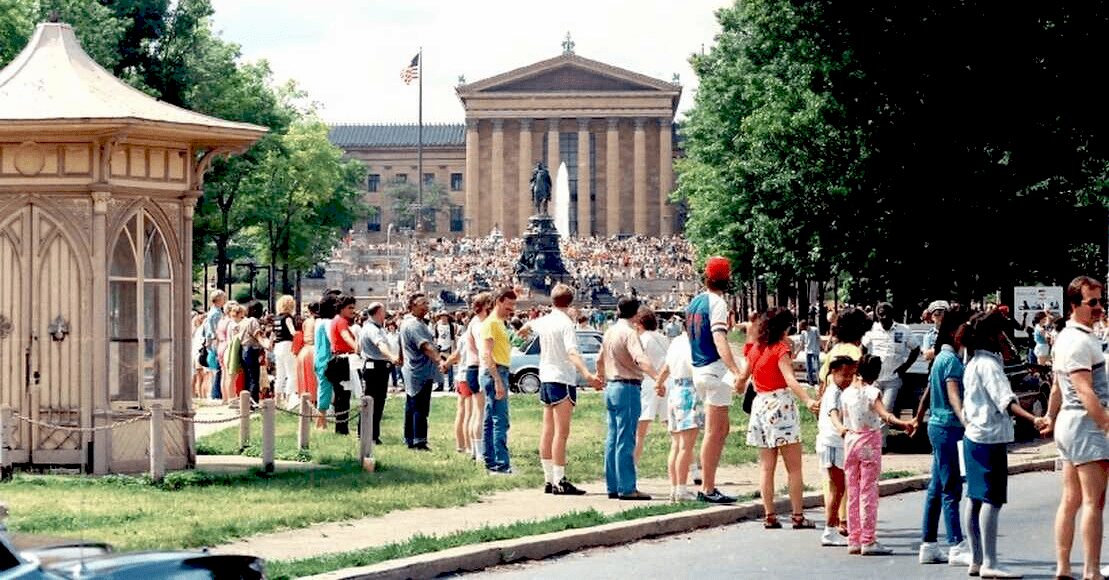 Людський ланцюг на акції Hands Across America
