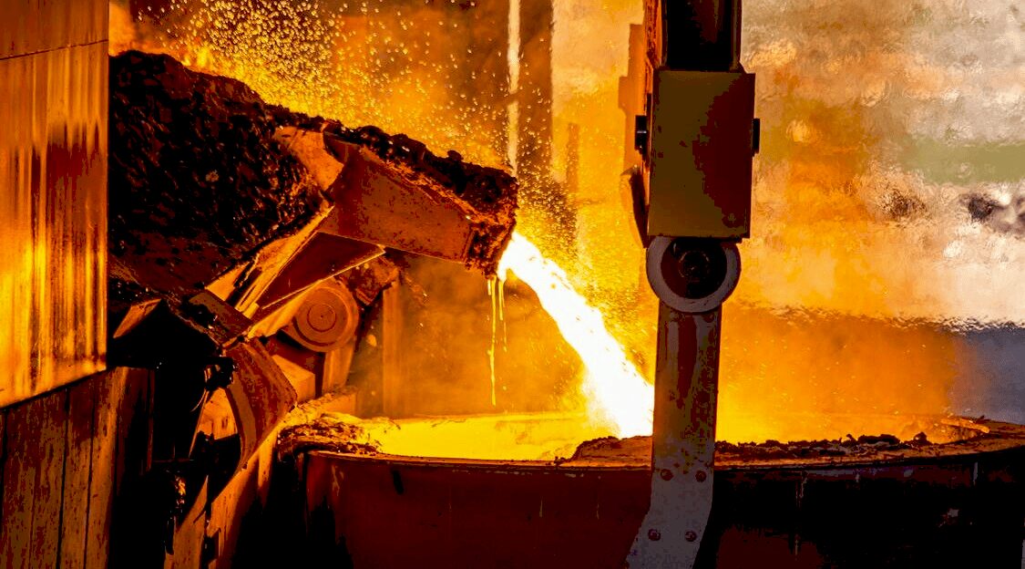 Завод Aurubis у Гамбурзі, що обігріває місто