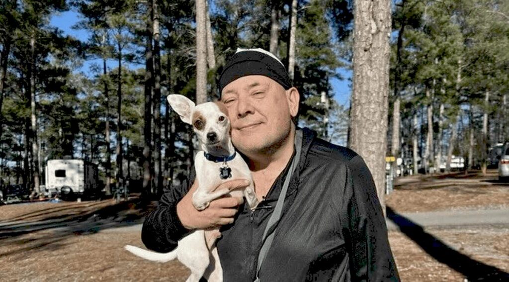 Двохногий чіхуахуа Чемп, який врятував життя свого господаря