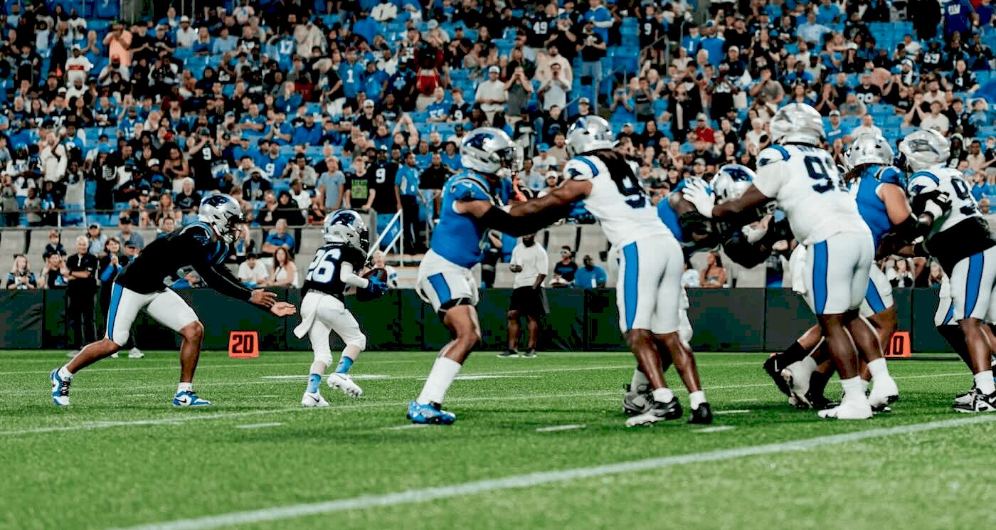 12-річний Джейс Гарленд в формі Carolina Panthers