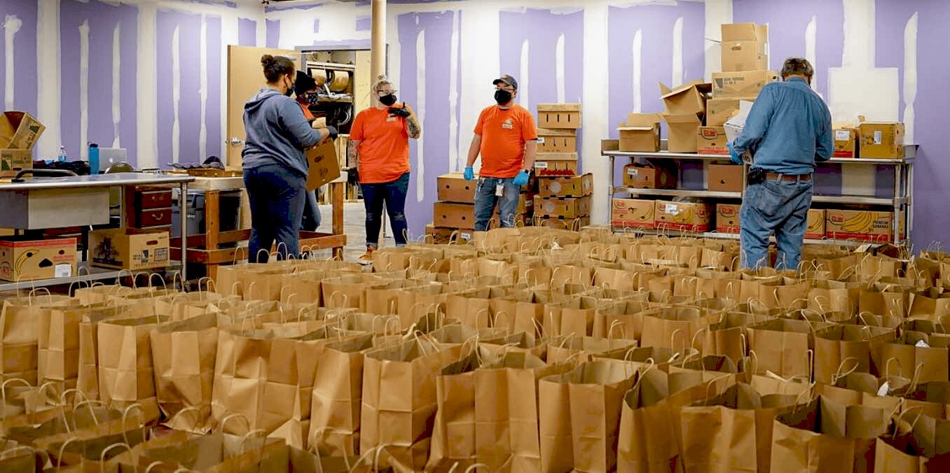 Волонтери 412 Food Rescue рятують їжу